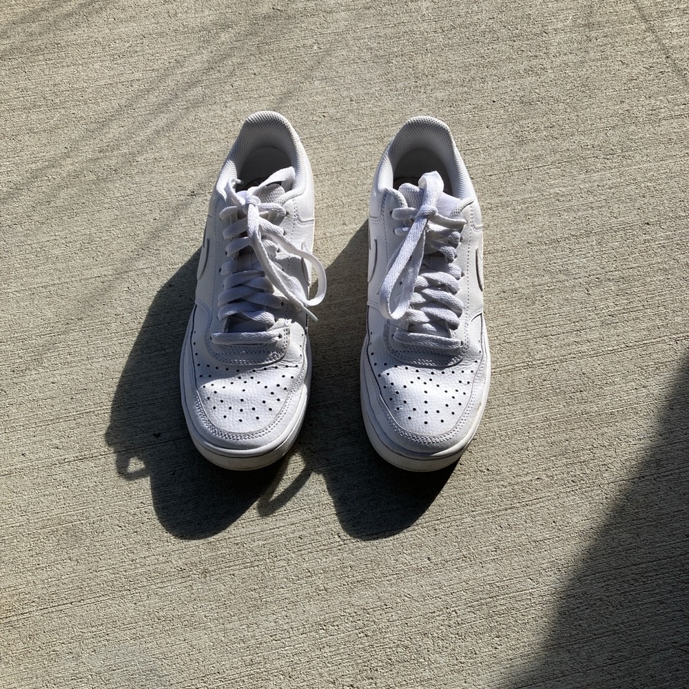 Nike White Women's Sneakers - Picture 3 of 9